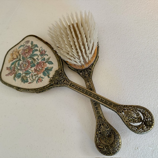 Vintage Mirror and Brush Set 4.jpeg_23244